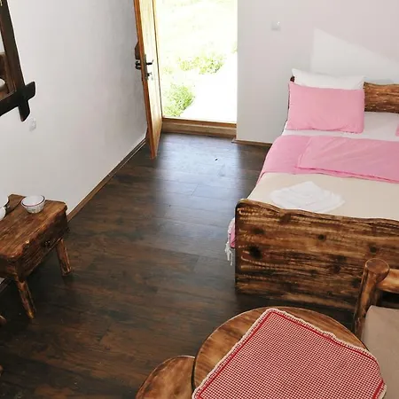 Etno Selo Trska بيت ضيافة Zagubica
